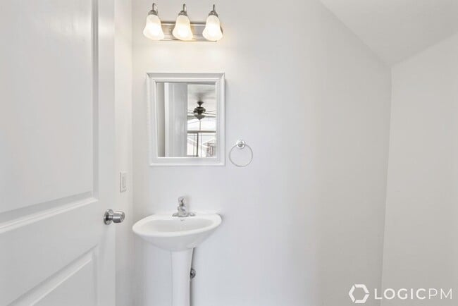 Building Photo - Beautiful Home in Amazing Location!