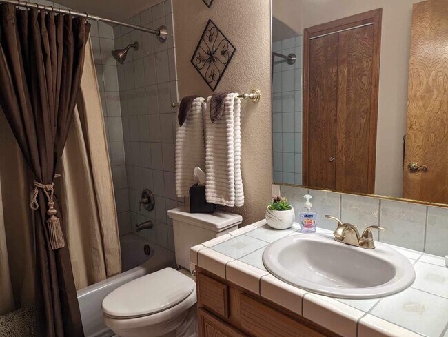 Second Bathroom - 2760 Inverness Dr