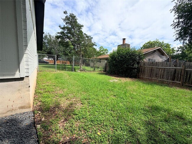 Building Photo - 115 Spanish Oak Cir