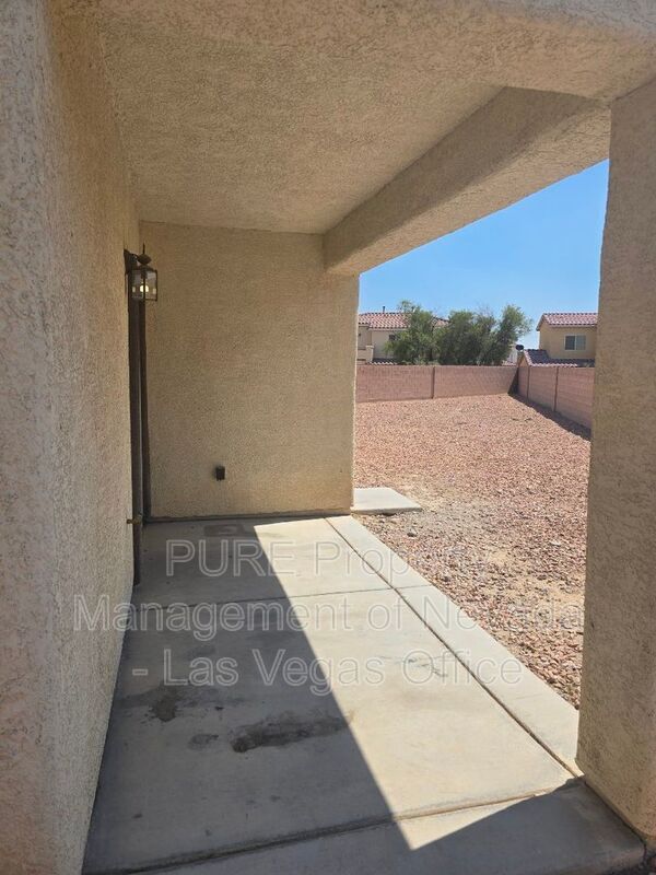 Building Photo - 6109 N Blue Luna St