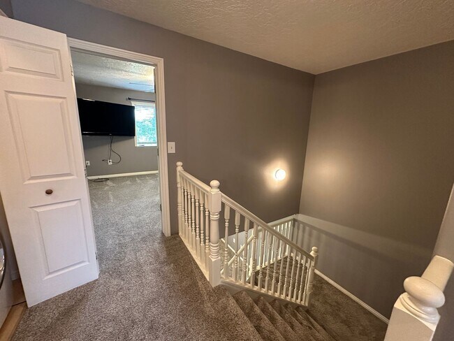 Building Photo - Cute and Cozy 2 Bed, 1.5 Bath Townhome in the Meadows!