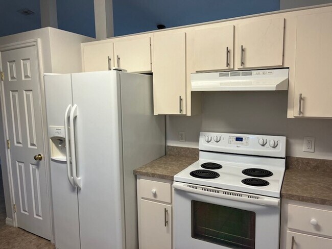 Building Photo - 4/2 home in Silver Spring Shores