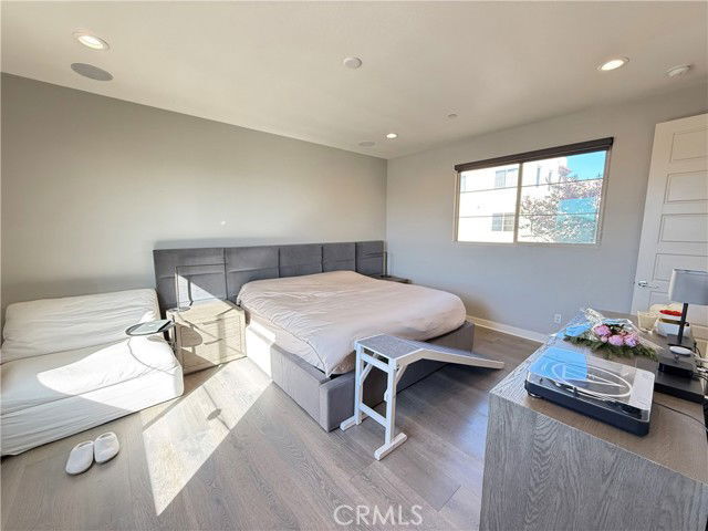 Building Photo - 101 Interval