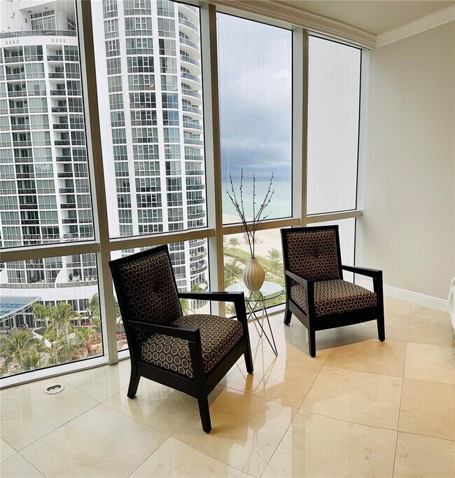 Building Photo - 18101 Collins Ave