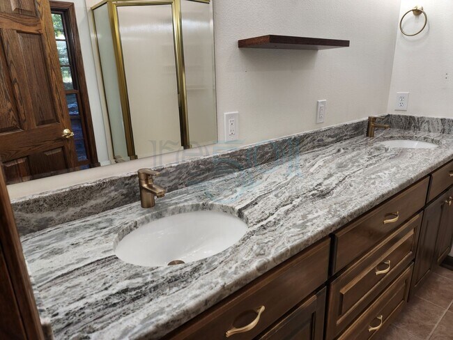 Building Photo - RARE exquisite home on acreage in the heart of West Little Rock!