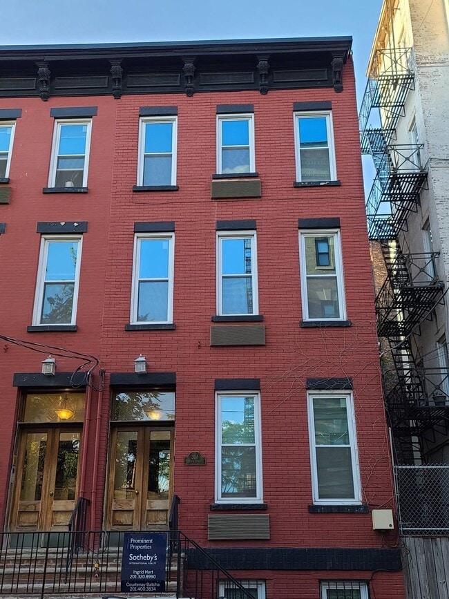 Building Photo - 308 9th St