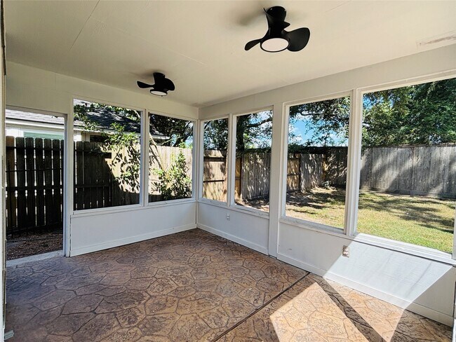 Building Photo - 13907 Carrington Ln