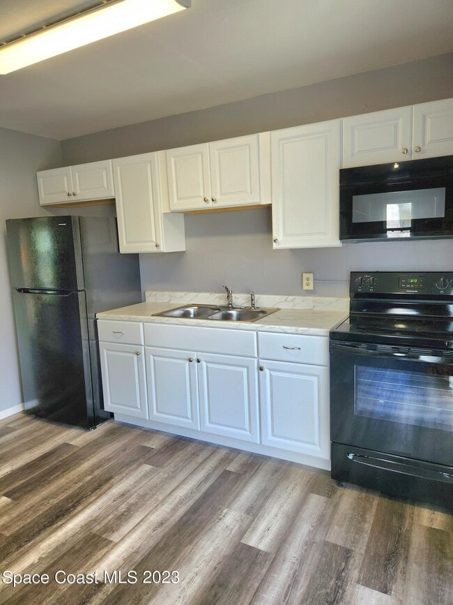 Building Photo - 358 Vesta Cir