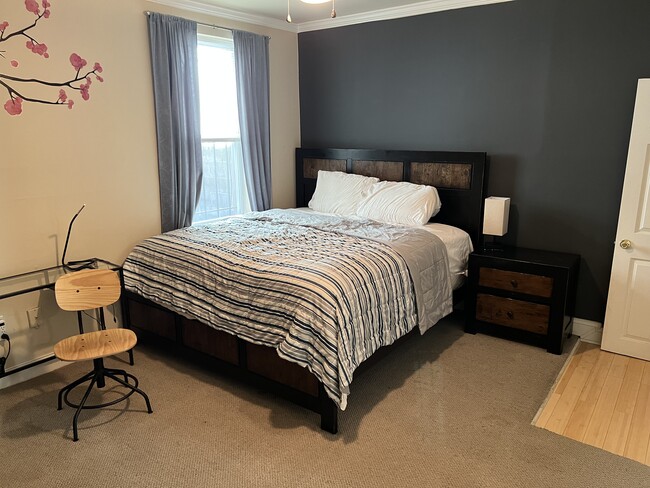 King size bed in Bedroom - 712 13th Street Northeast