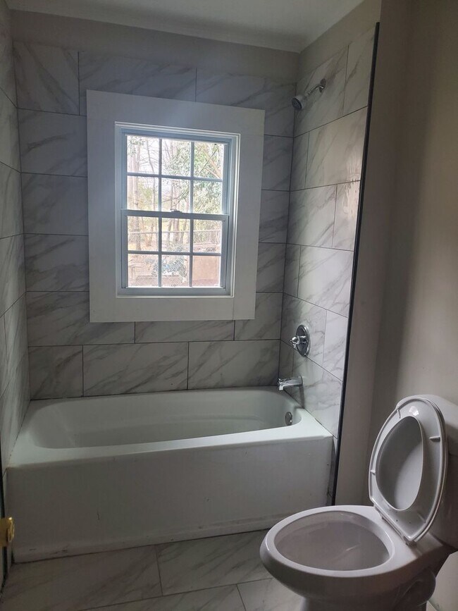 Building Photo - Newly remodeled home in Anderson SC