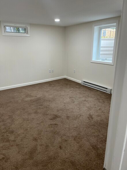 Building Photo - 10 Pinebrook Dr
