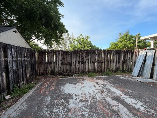 Building Photo - 7245 NW 173rd Dr