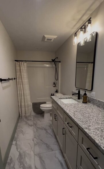 Building Photo - 420 W 18th St