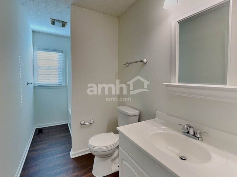 Building Photo - 541 Clyde Dr