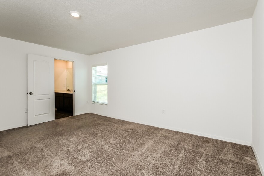 Building Photo - 1635 Swan Lake Cir