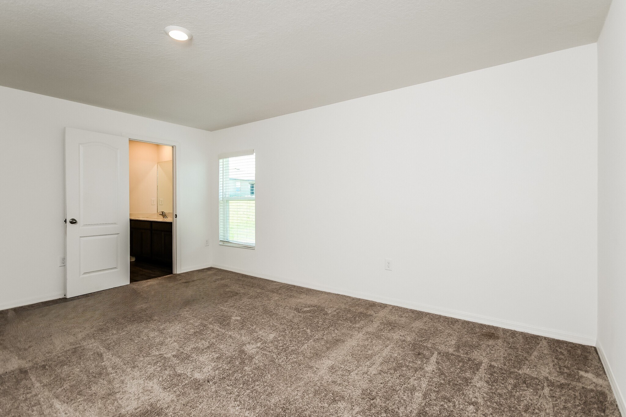 Building Photo - 1387 Swan Lake Cir
