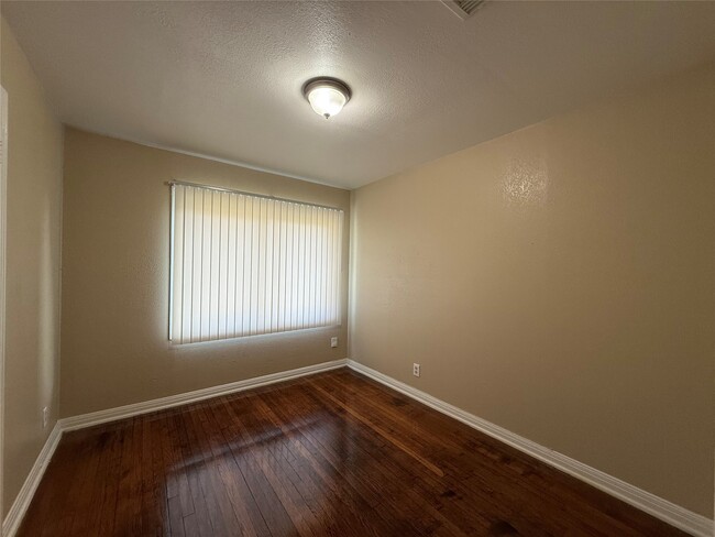 Building Photo - 1401 Pugh Dr