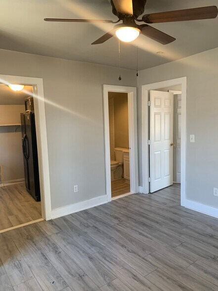 Building Photo - 219 N Bristow Ave