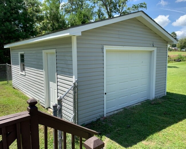 Building Photo - 932 Brandywine Ln