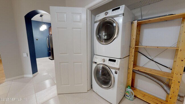 Building Photo - 7990 Baymeadows Cir E