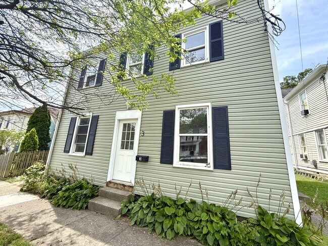 Building Photo - 445 E Silver St
