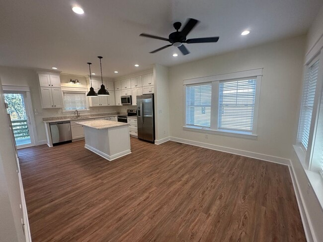 Building Photo - 2 Bed/2 Bath Long-Term Rental in Manteo!