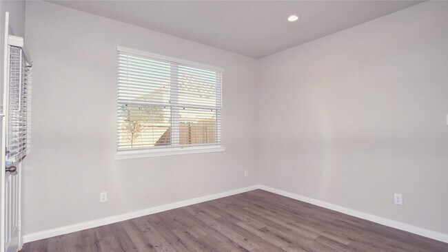 Building Photo - 2225 Angie Kaye Dr