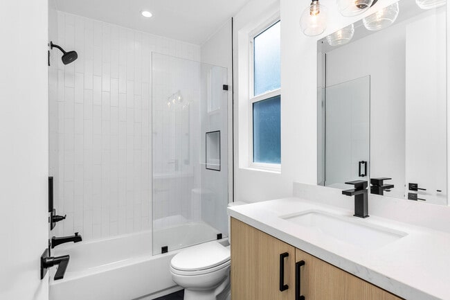 Building Photo - 603 N Harvard Blvd