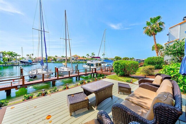 Building Photo - 557 Pinellas Bayway S