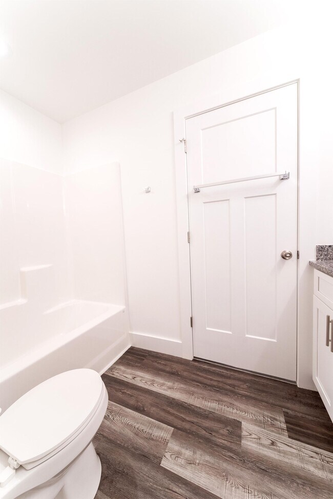 Building Photo - 1003 Magnificent Way