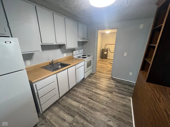 Building Photo - 2000 Indianapolis Rd