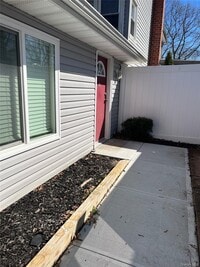 Building Photo - 278 Swan Lake Dr