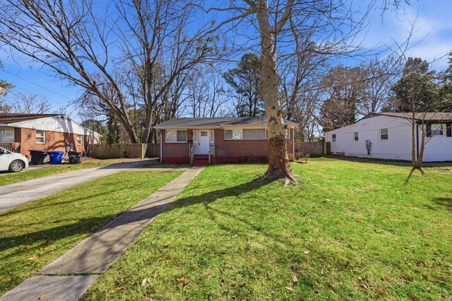 Building Photo - 613 Normandy St