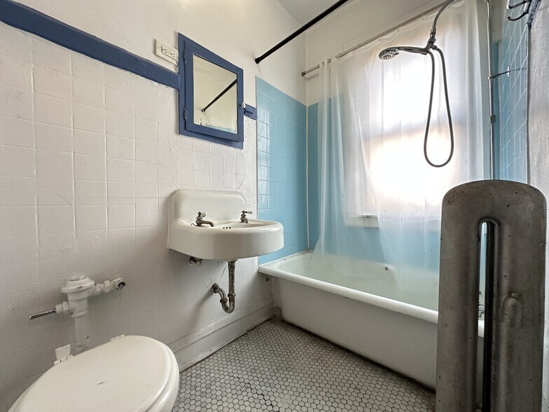 Building Photo - 2706 N Spaulding Ave