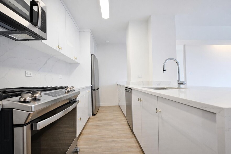 Building Photo - 1735 York Ave