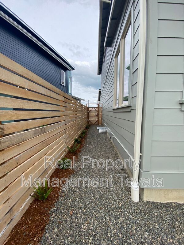 Building Photo - 809 Northview St