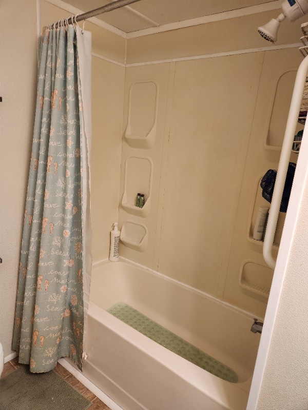 Building Photo - 420 49th St E