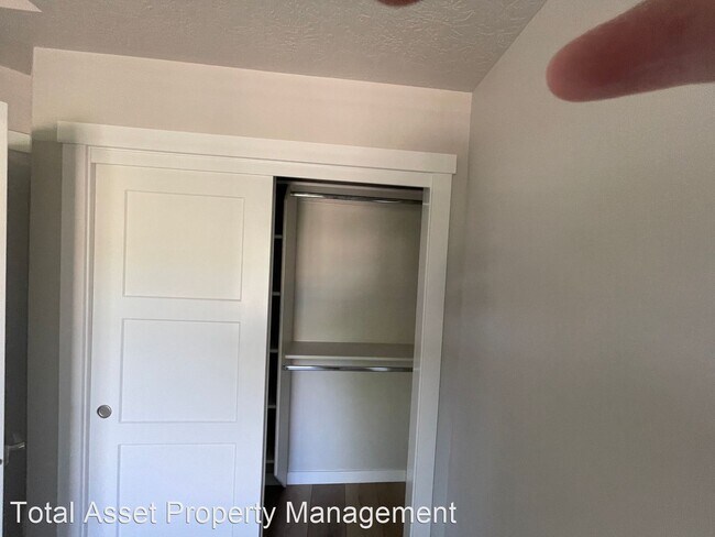 Building Photo - 3 br, 2.5 bath House - 1400 N Liberty
