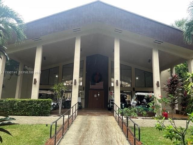 Building Photo - 14421 N Kendall Dr