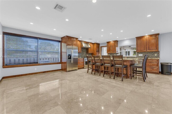 Building Photo - 601 N 44th Ave