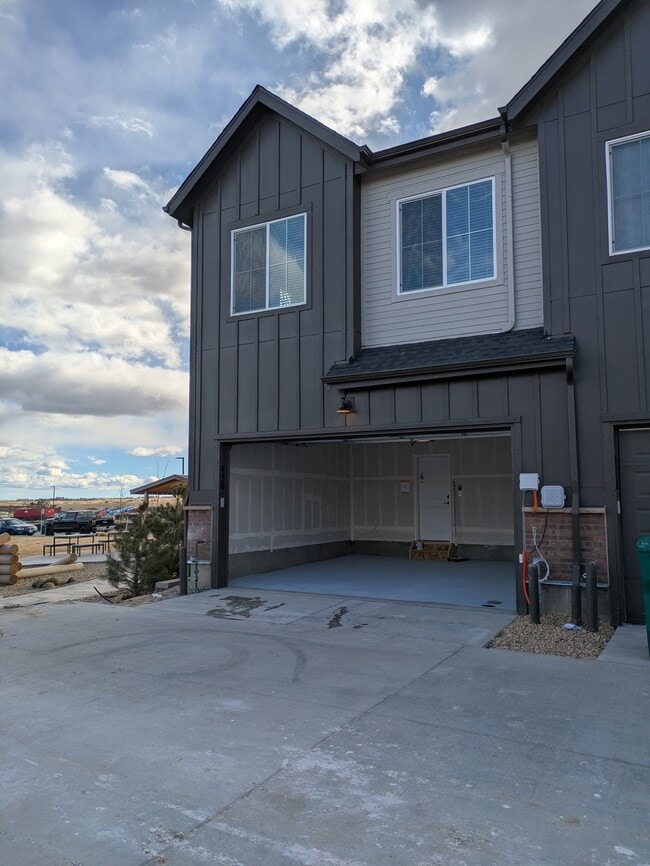 Building Photo - 450 Millwall Cir