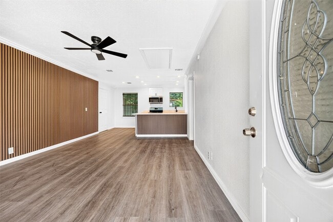 Building Photo - 9211 Clearway Dr