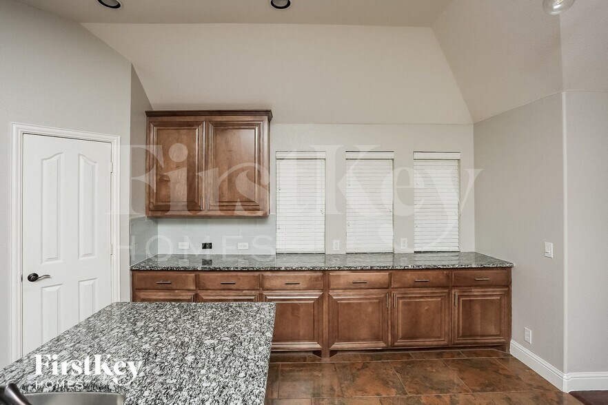Building Photo - 921 Loftin St