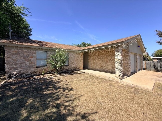 Building Photo - 1403 Long Branch Dr