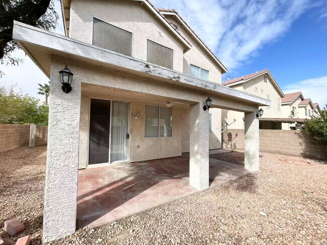 Building Photo - Sweet 2 stories single-family house with 4 bedrooms