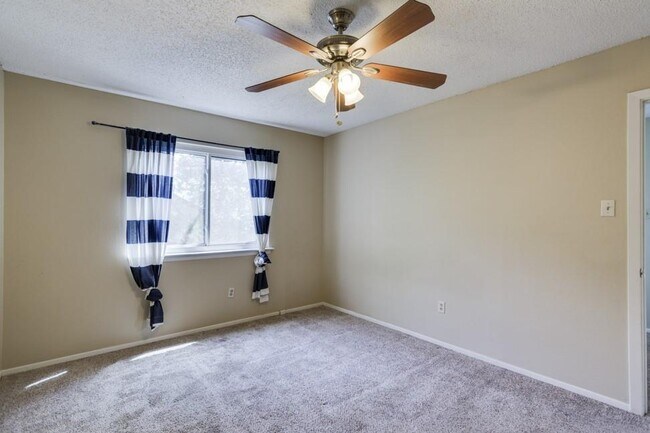Building Photo - 11227 Henge Dr
