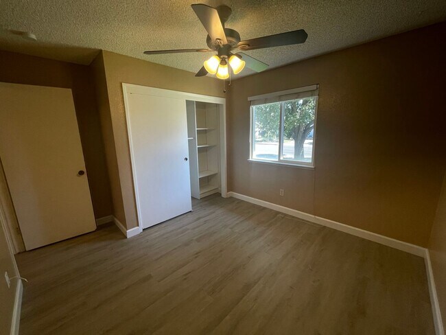 Building Photo - 3233 Nightingale Dr