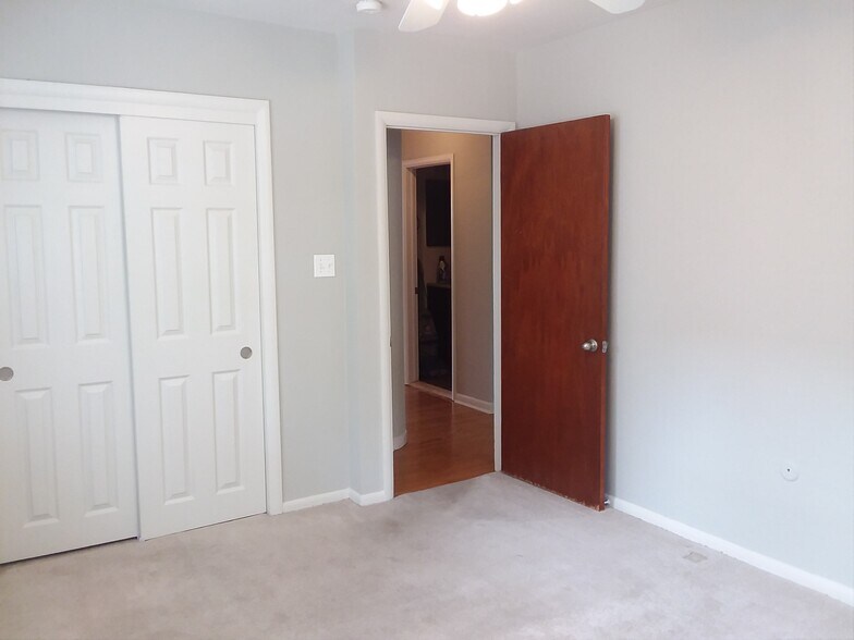 Building Photo - 1227 Drexel Ave