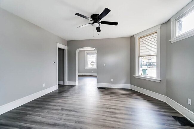 Building Photo - Updated 3 Bed 1 Bath in Price Hill!