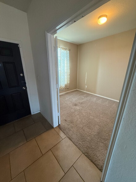 Building Photo - 9822 Silver Mist Wy